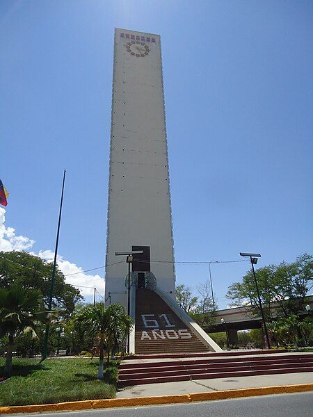 File:OBELISCO DE BARQUISIMETO.JPG