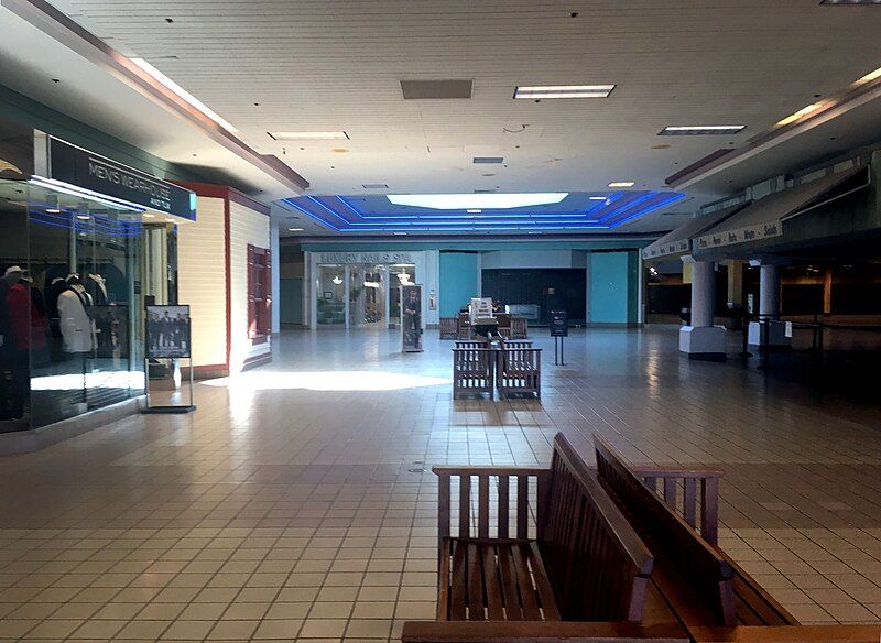 File:PhillipsburgMallInterior.jpeg