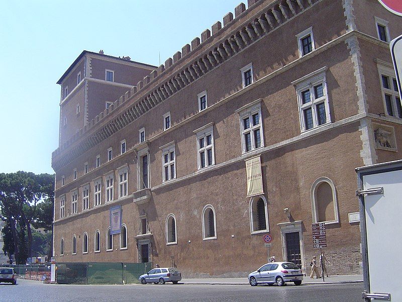 File:Roma-palazzovenezia02.jpg