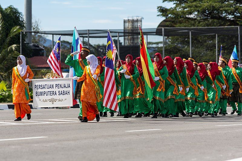 File:Sabah Malaysia Hari-Merdeka-2013-Parade-109.jpg