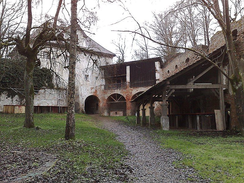 File:Schloss Alt-Wartenburg.jpg