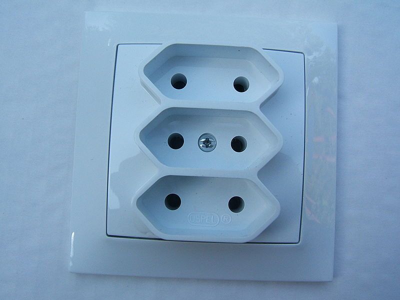 File:Triple-Euro-socket.JPG