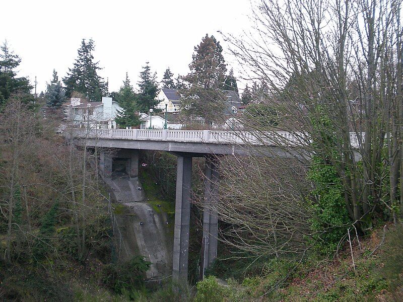 File:Winnifred Street Bridge.jpg