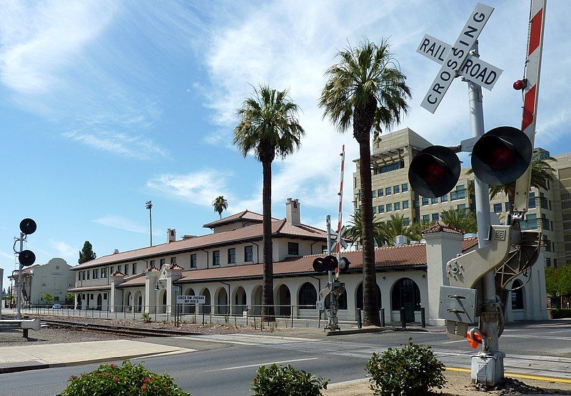 File:2009-0725-CA-FresnoSantaFeStation.jpg