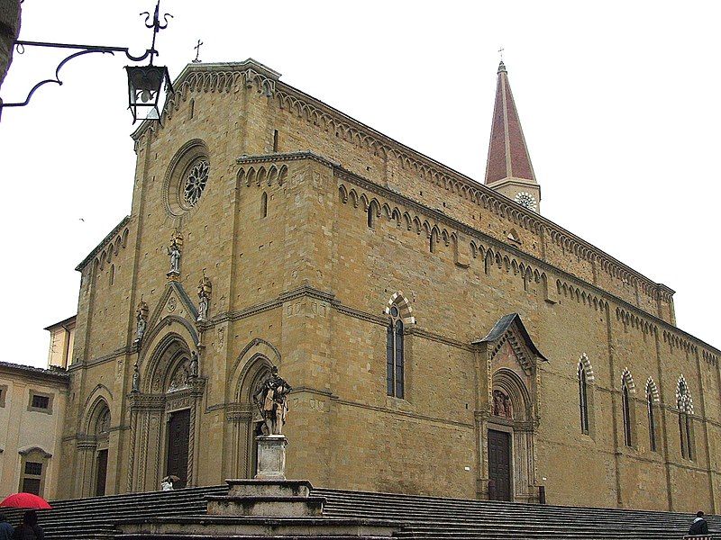 File:Arezzo-Cattedrale.JPG