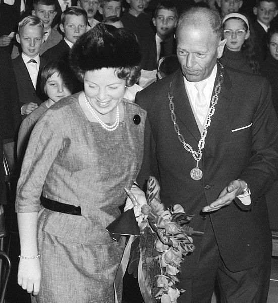 File:Beatrix met Agter.jpg