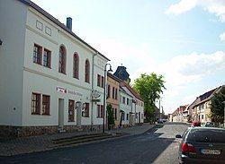 Hauptstrasse with Ratskeller restaurant in Brücken-Hackpfüffel