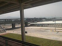 Picture of Tláhuac's open-air bus terminal. The lanes and sidewalks are empty.