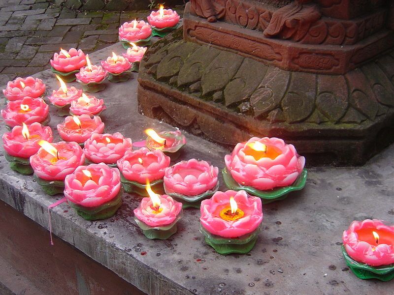 File:CandlesInBuddhistTemple.JPG