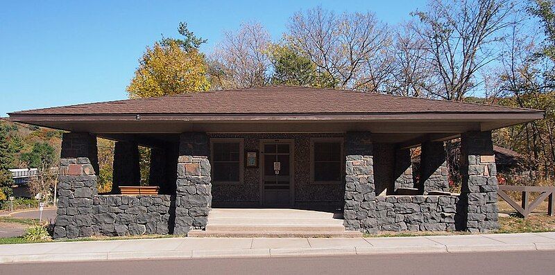 File:Interstate SP restrooms.jpg