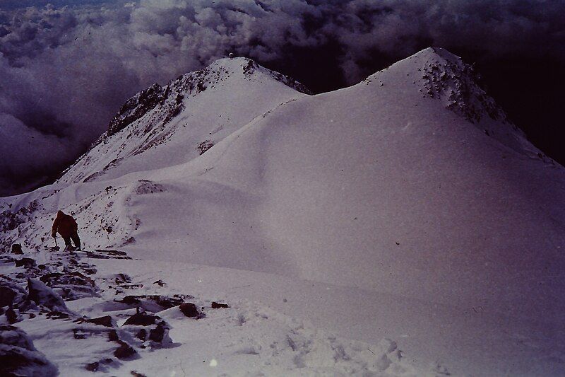 File:Iztaccihuatl Ridge.JPG