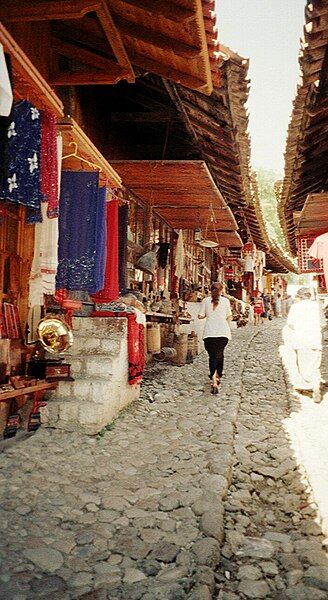 File:Kruje bazaar.jpg