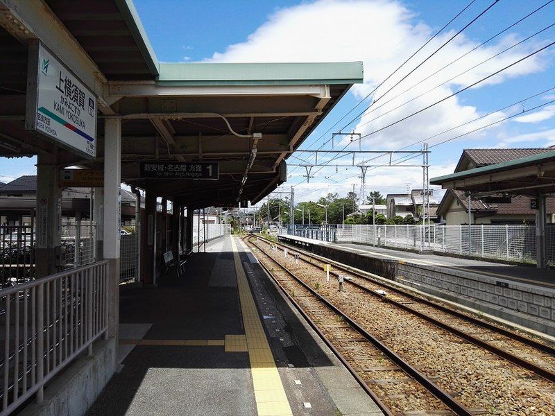 File:MT-Kami-Yokosuka-station-platform.jpg