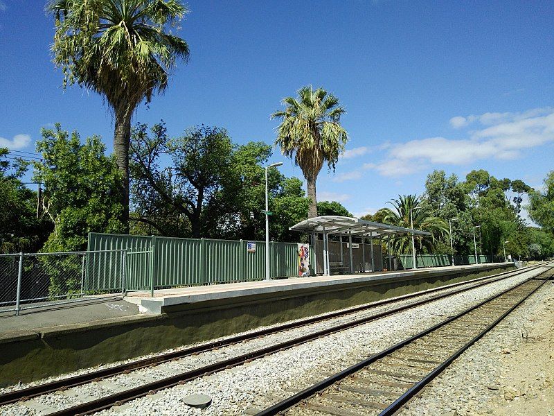 File:MillswoodPlatform-March2018.jpg