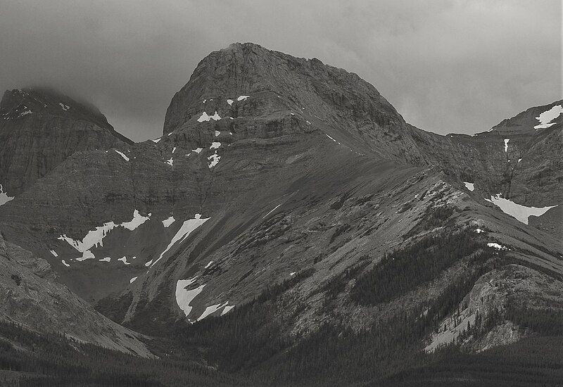 File:Mount Parrish bw.jpg