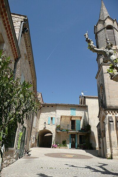 File:Place à Saint-Martin-d'Ardèche.JPG