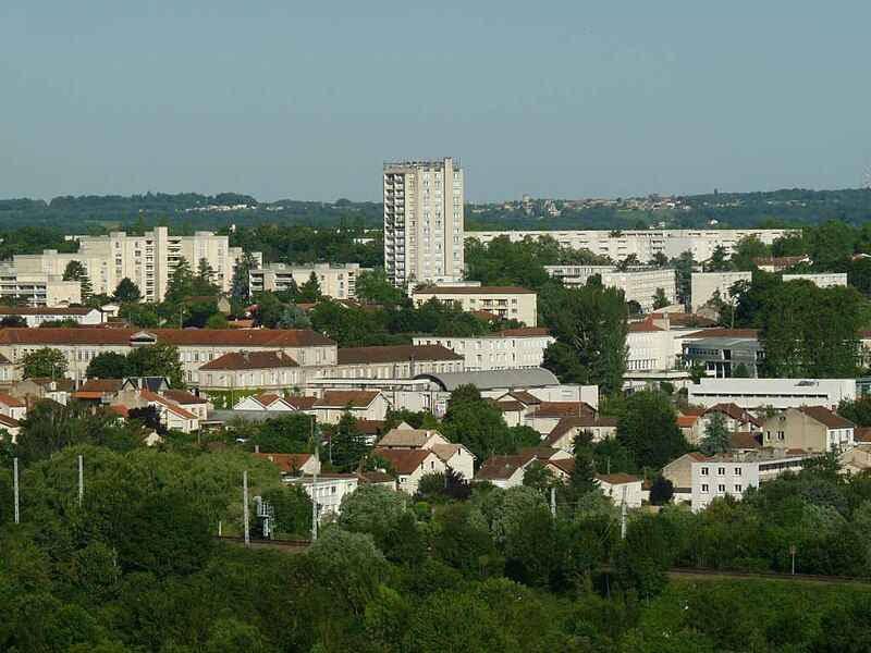 File:Angouleme grande garenne.jpg