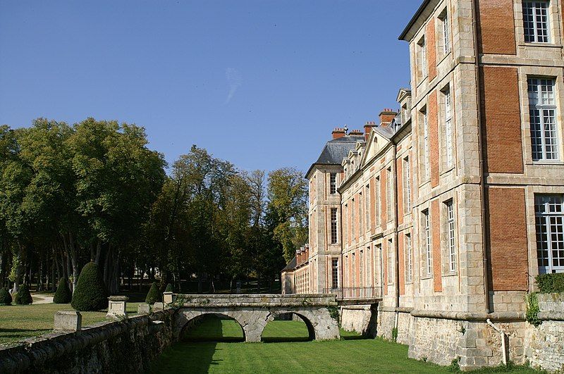 File:Chateau de Chamarande.jpg