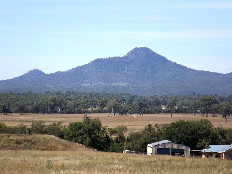 File:Flinders Peak.jpg