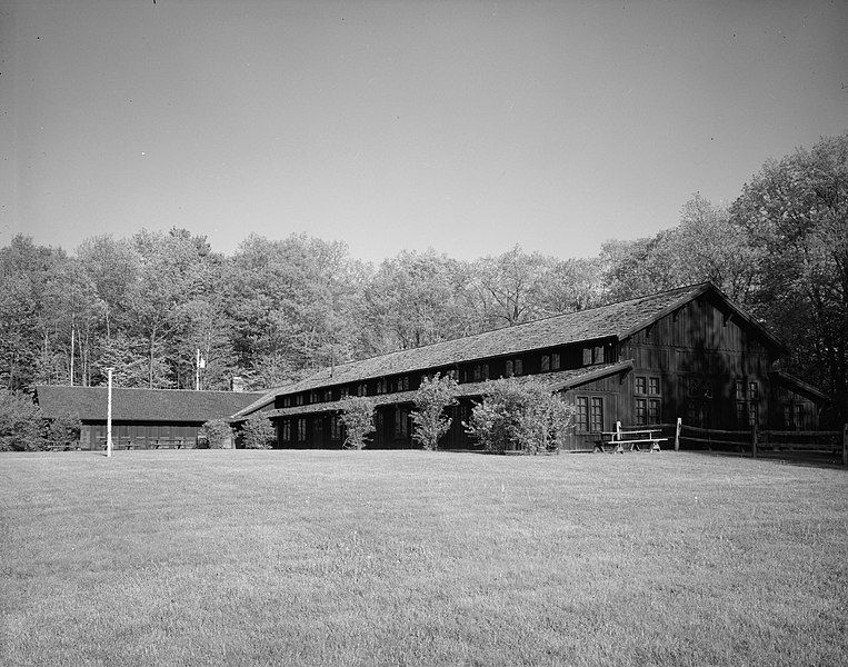 File:Happy Days Shelter.jpg