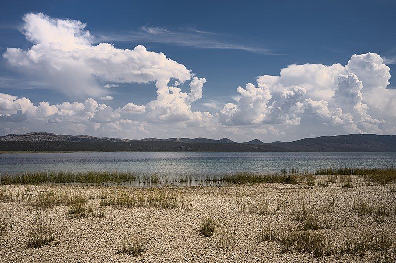 File:Jezero Vrana.jpg