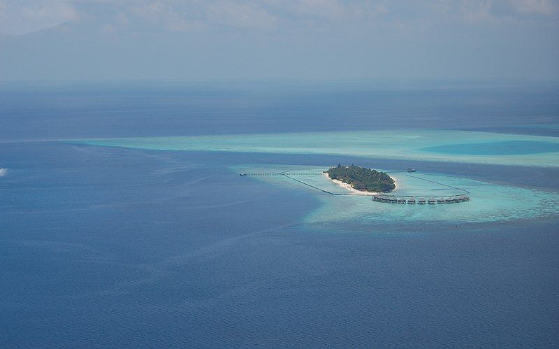 File:Komandoo (Lhaviyani Atoll).jpg