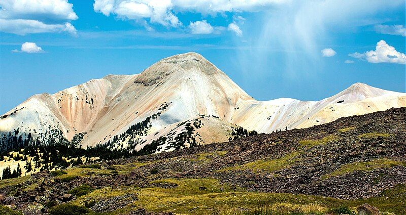 File:Mount Belknap, Utah.jpg