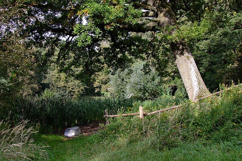 File:Obersiebenbrunn Schloßpark.jpg