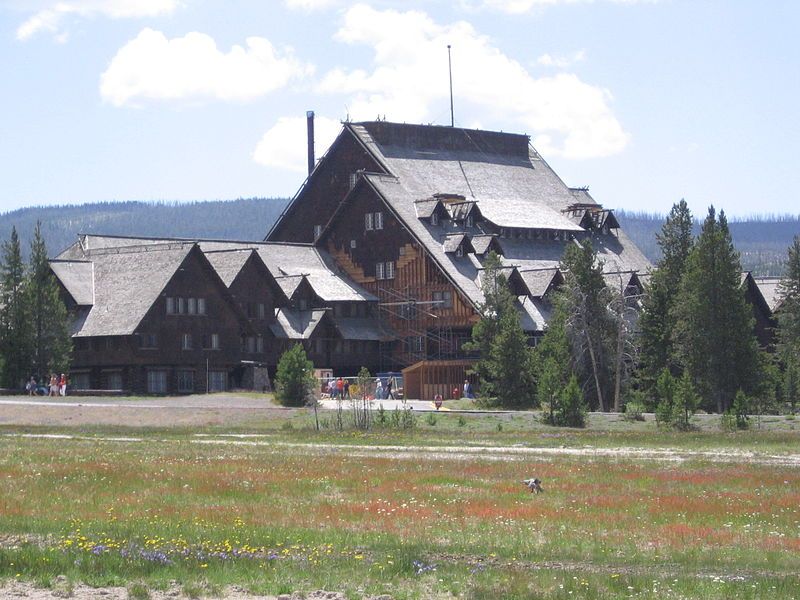 File:Old Faithful Inn.jpg