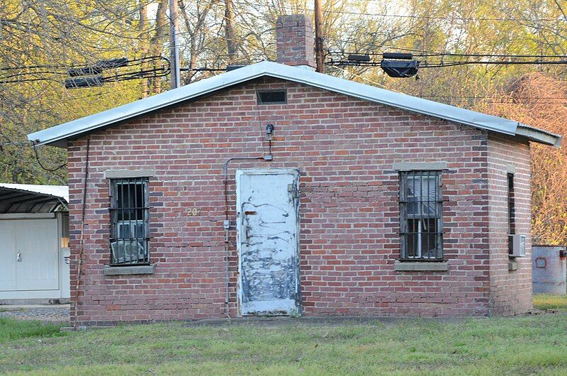 File:Old Gillett Jail.JPG