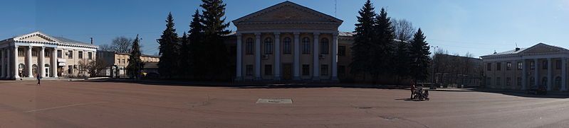 File:Pereyaslav main square.jpg