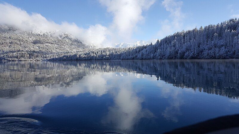 File:Rara reflection.jpg