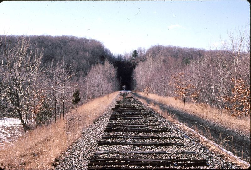 File:Roseville-Tunnel-1989.JPG