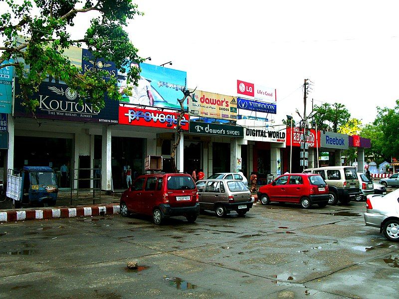 File:Sadar Bazar, Agra.jpg