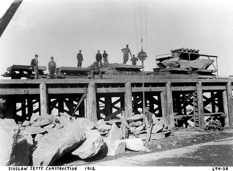 File:Siuslaw jetty construction.jpg