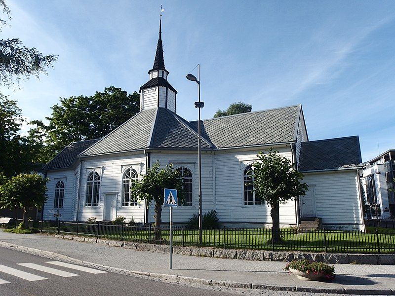 File:Stranda kirke (1).jpg