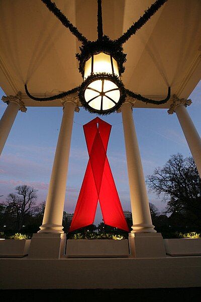 File:WHredribbonNorthPortico.jpg