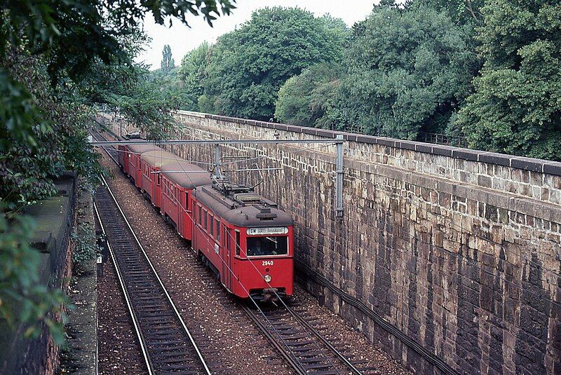 File:Wiener Stadtbahn Wientallinie.jpg