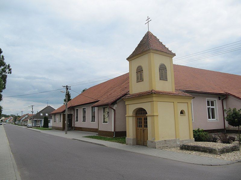 File:Šanov (ZN), kaple.jpg