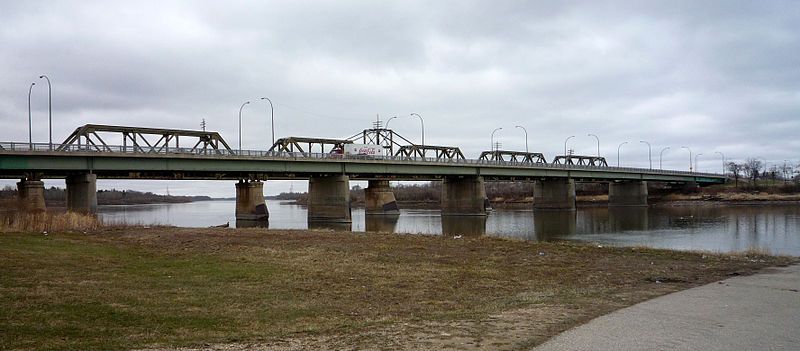 File:2009-0520-ThePas-bridge.jpg