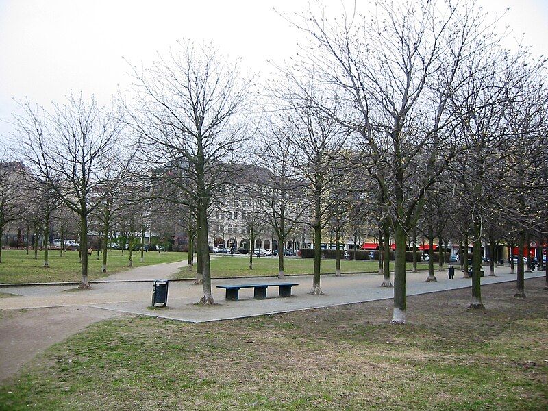 File:Berlin-Kreuzberg Besselpark.jpg