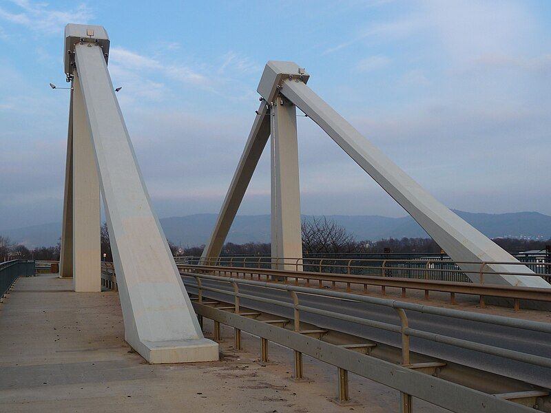 File:Brücke K9702 Nahaufnahme.JPG