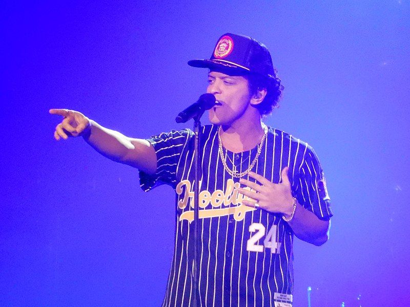 File:BrunoMars24KMagicWorldTourLive.jpg