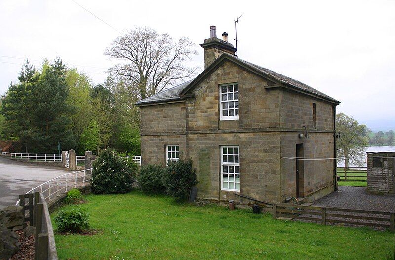 File:Coniston Hall Lodge.jpg