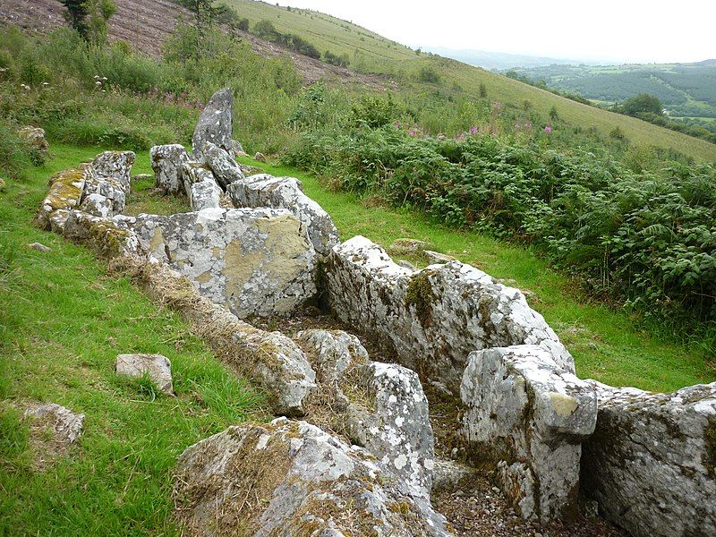 File:Dual court tomb.jpg