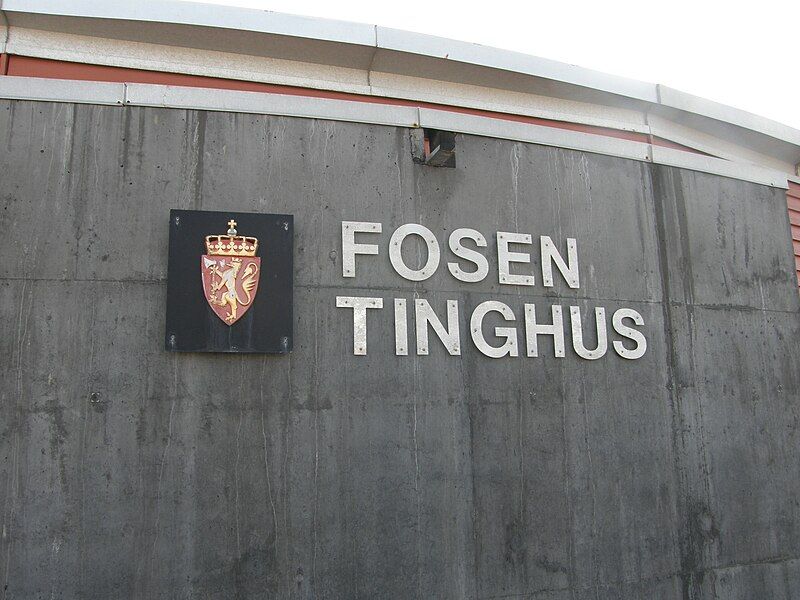 File:Fosen tinghus 1.JPG