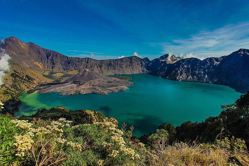 File:Gunung rinjani.jpg