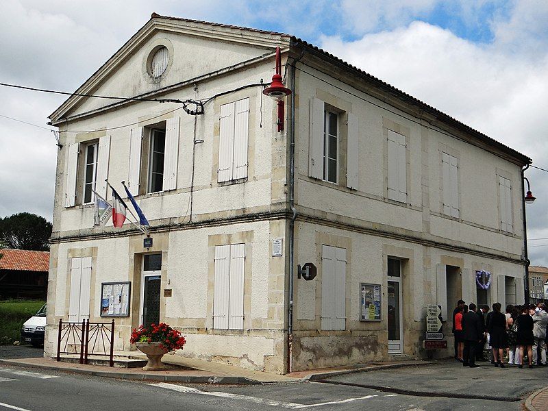 File:Hautefage-la-Tour - Mairie.JPG