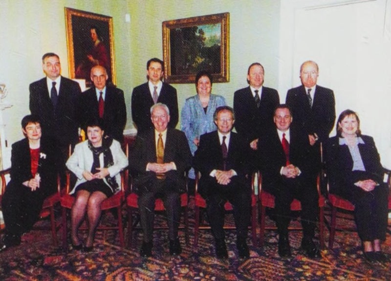 File:Henry McLeish cabinet.png