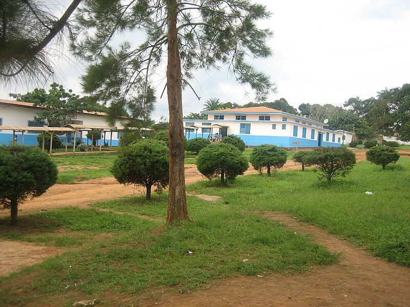 File:Hopital Akonolinga.jpg